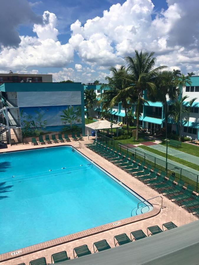 Surf Rider Resort Помпано Бийч Екстериор снимка